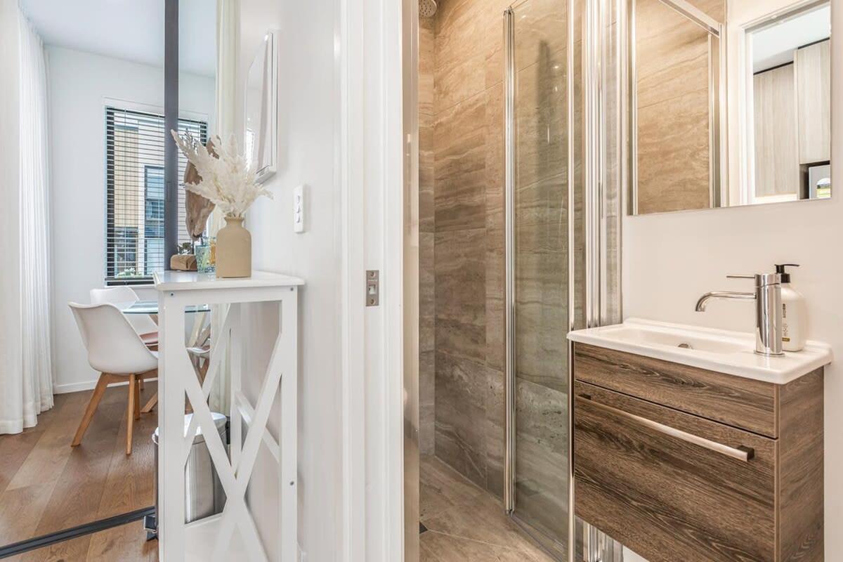 Fresh & Sleek Grey Lynn Unit With Private Patio Apartment โอ๊คแลนด์ ภายนอก รูปภาพ