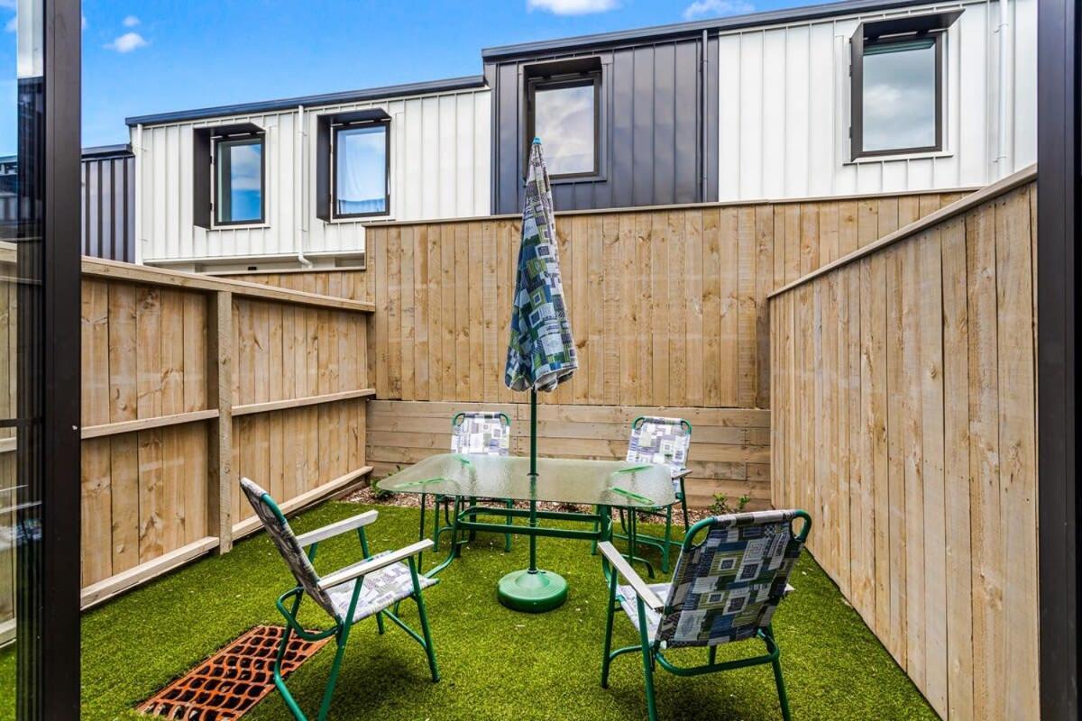 Fresh & Sleek Grey Lynn Unit With Private Patio Apartment โอ๊คแลนด์ ภายนอก รูปภาพ